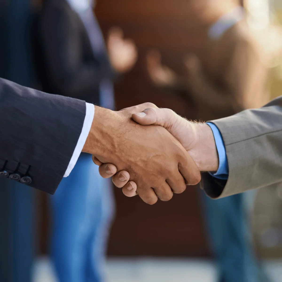 Handschlag zwischen zwei Geschäftspartnern